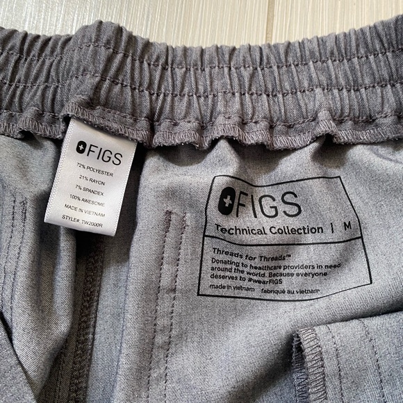 FIGS Heather Grey Scrub Set - Picture 4 of 6